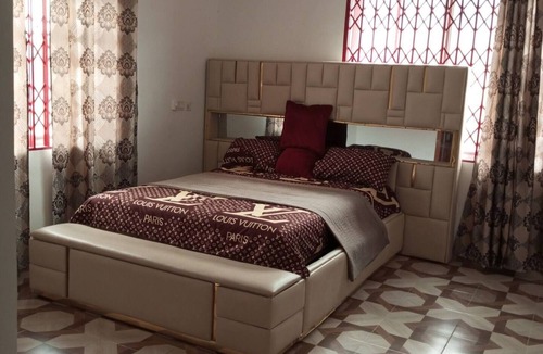 Roman Ridge Bed & Breakfast | Modest and spacious room