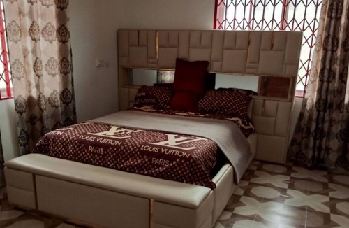 Roman Ridge Bed & Breakfast | Modest and spacious room