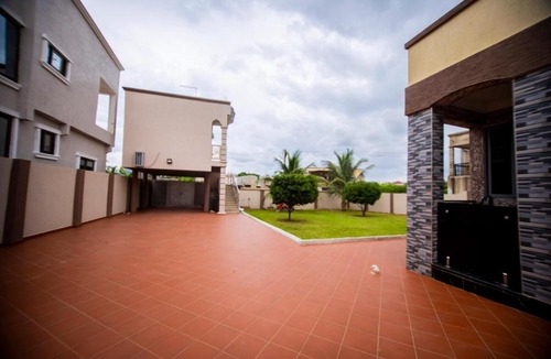 Kweiman Apartment | Near Timora Garden- Luxury Studio and Parking