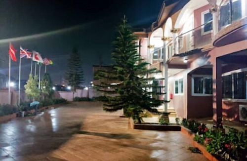 Ngleshi Amanfro Hotel | Nsuro Hotel