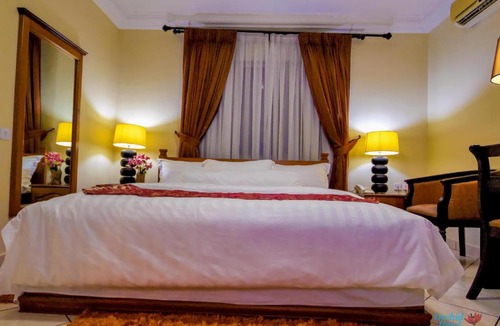 Accra Hotel | Oak Plaza Hotel East Legon