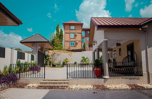Accra House | One of a kind 3 bedroom home with a 20% discount on all bookings