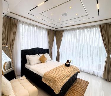 Sakumono Apartment | One Plus One Luxe Retreat with Airport Pickups