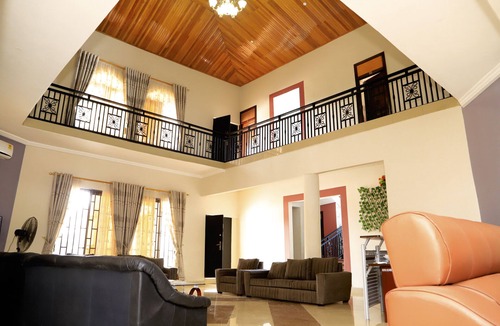 Kubease House | Osaah Bema lodge