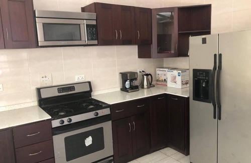 Teshie House | Palatial & Comfy Family Home at East Airport