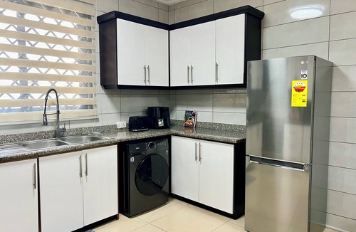 Teshie House | Palms Garden Luxury 4bd/ba +pool +optional car in West Trasacco.