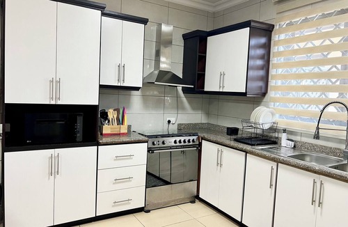 Teshie House | Palms Garden Luxury 4bd/ba +pool +optional car in West Trasacco.