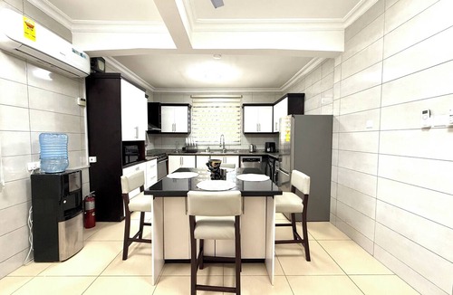 Teshie House | Palms Garden Luxury 4bd/ba +pool +optional car in West Trasacco.