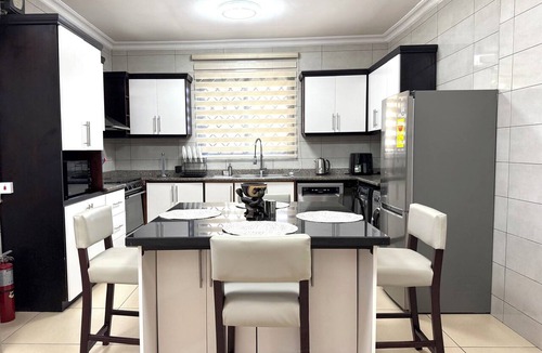 Teshie House | Palms Garden Luxury 4bd/ba +pool +optional car in West Trasacco.