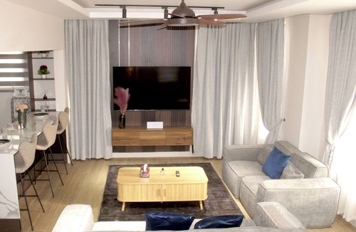 Labone House | Peaceful 3-bedroom building with AC in vibrant Accra