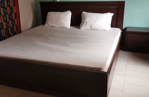 Ngleshi Amanfro House | Peemens Guesthouse