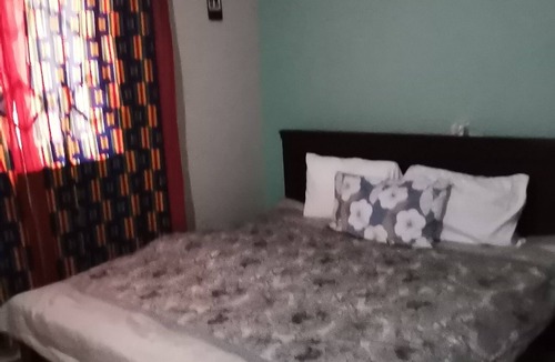 Ngleshi Amanfro House | Peemens Guesthouse
