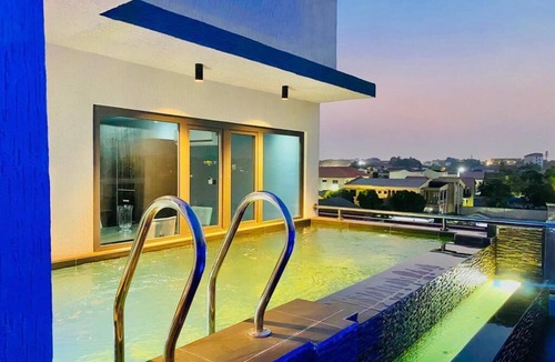 Teshie Apartment | Penthouse Suite with private rooftop infn pool & Stunning cinema room