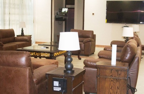 Nungua House | Perfect Vacation Home with hot tub, 24/7 security, WiFi, Swimming Pool, etc.