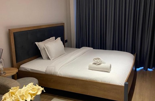 Osu Klottey Apartment | PillowPetal at Diamond In City