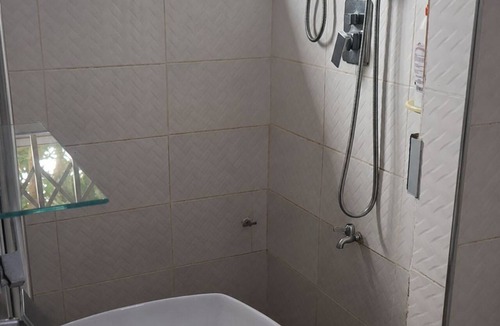 Koforidua Hotel | Pleasant 1-bedroom Queen with AC in vibrant Koforidua