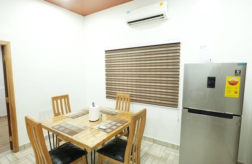Osu Apartment | Prime location, ultra-central/OSU near Oxford St/2BR with AC, WiFi and Netflix