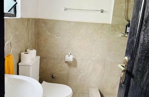 North Ridge Apartment | Private studio with AC in the heart of Accra