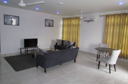 Taifa Apartment | Queen-sized 2 bedroom Apt near Accra @ Victoria Grand apartments
