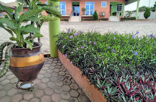 Tema House | Renajoe Exclusive Guesthouse Tema Community 9