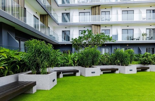 Roman Ridge Apartment | Romantic and very neat environment 5min drive from the airport.Rooftop pool