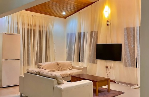 Adenta House | Room-ghouse Room C Ideal For Friends fam
