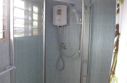 Adenta House | Room-ghouse Room C Ideal For Friends fam