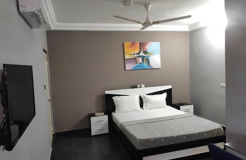 Lome Hotel | Royal Blue Guest House, Lomé Togo.