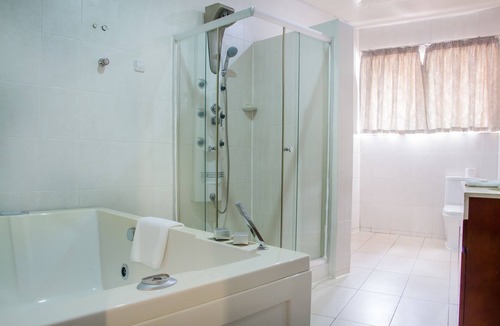 Nungua Hotel | Royal Nick Hotel