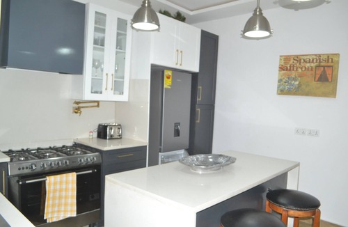 West Ridge House | Sankofa 2-3 bedroom private suite in a house at East Legon- Ogbojo -