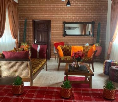 Atimpoku Cabin | Santa Monica Home Lodge