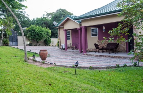 North Tongu House | Senchi vacation home. 5 mins from Volta lake and major resorts.