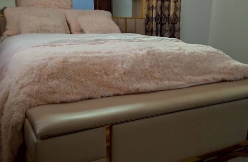 Roman Ridge Bed & Breakfast | Simple and elegant room