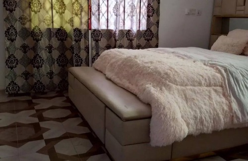 Roman Ridge Bed & Breakfast | Simple and elegant room