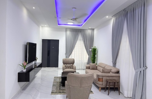 Teshie Apartment | Smart 3 bedroom apartment|Wi-fi|Gated|CCTV|self catering