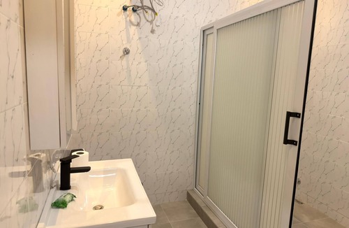 Teshie Apartment | Smart 3 bedroom apartment|Wi-fi|Gated|CCTV|self catering