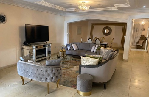 Osu Klottey Apartment | Spacious 3-bedroom apartment with WiFi and AC in East Legon Accra