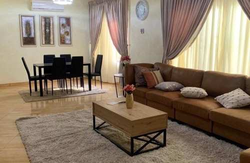 Accra House | Spacious 5-bedroom house in awesome Accra with WiFi, AC