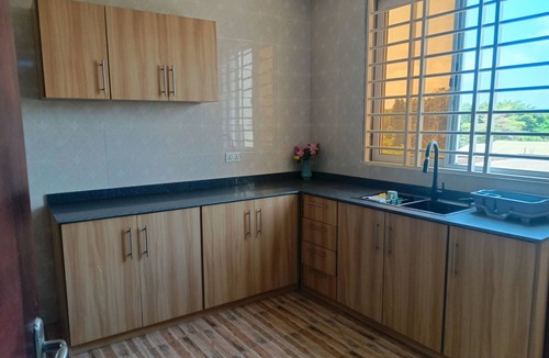Accra House | Spacious 6-bedroom house with WiFi and AC in Greater Accra Region-tantra hill