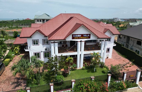 Sekondi-Takoradi House | Spacious 9 bedroom apartment with AC in brilliant Apowa, Takoradi