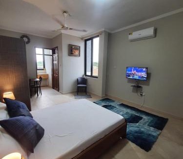 Oyibi Hostel | Spacious Short Stay Wi-Fi Fully Private Amenities Generator Own Kitchenette Oyibi in Greater Accra Holiday Let