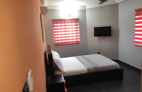 Lome House | Standard Double Bed Bedroom in Lome Togo