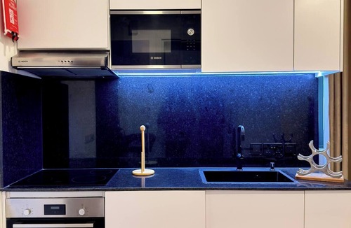 Osu Apartment | Stylish 1BR Apartment in Cantonments with Pool, Gym & Rooftop Lounge