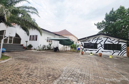 East Legon Apartment | Stylish 2BR Apt in Near A&C Mall in East Legon with Fiber wifi