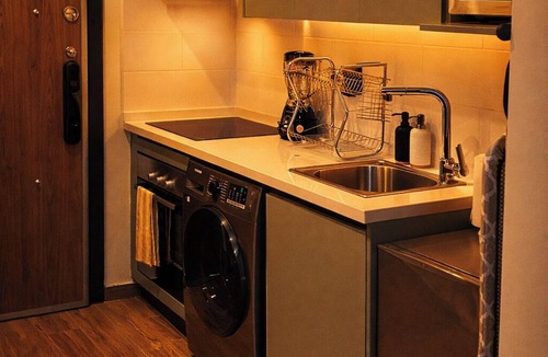 Dzorwulu Apartment | Stylish Airport Residential Studio | Pool & Gym