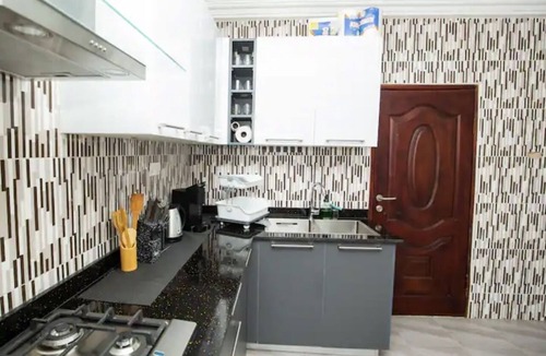 Accra House | Stylish and Spacious Getaway in Haatso, 20 Mins to Airport
