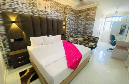 Accra Hotel | Texas Royal Lodge-Hotel