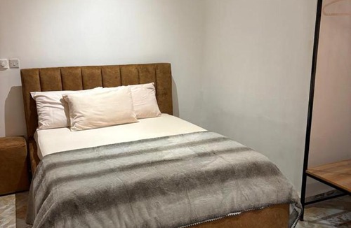 Cape Coast Bed & Breakfast | The Emerald lodge