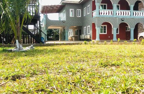 Elmina Cabin | The Green Condo