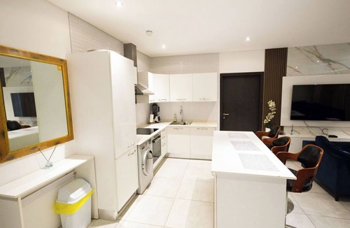 Accra Apartment | The Signature Apartment Unit A407-Charming 2-bedroom in Accra with AC, Free WiFi